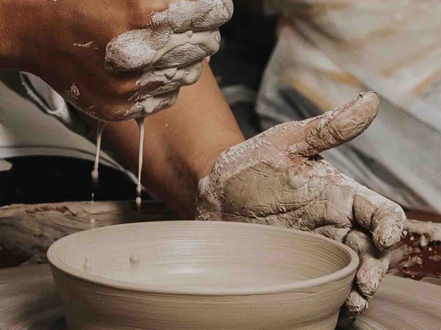 ورشة عجلة الخزف