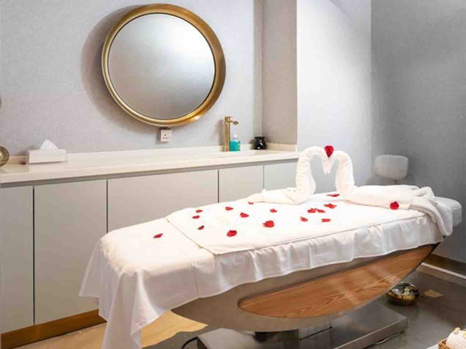 مساج اروما بالزيوت العطرية